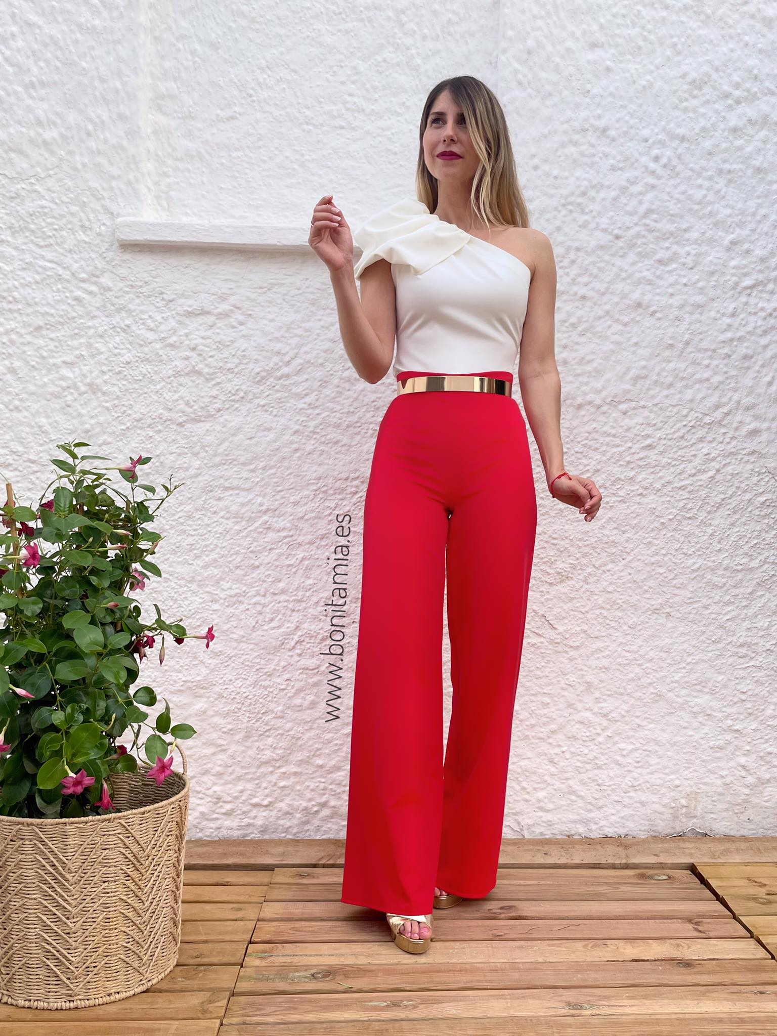 Palazzo rojo • Bonita Mía