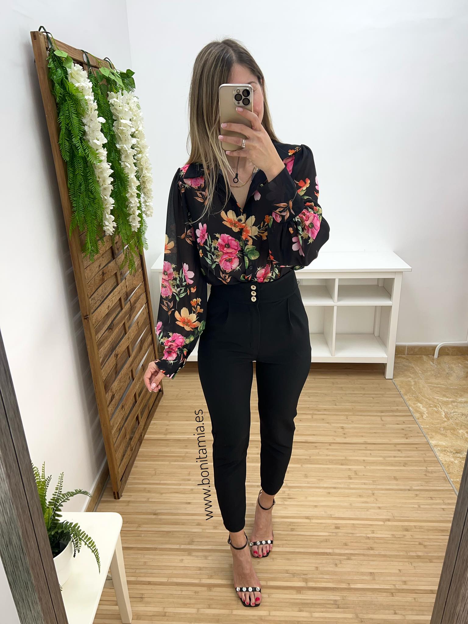 Pantalón botones negro • Bonita Mía