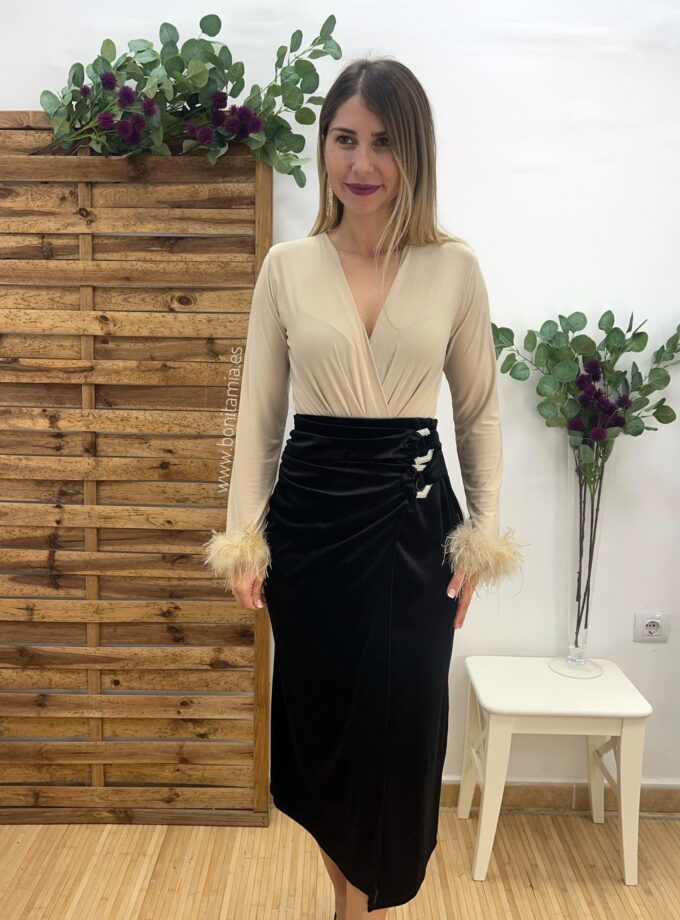 Falda joya negra