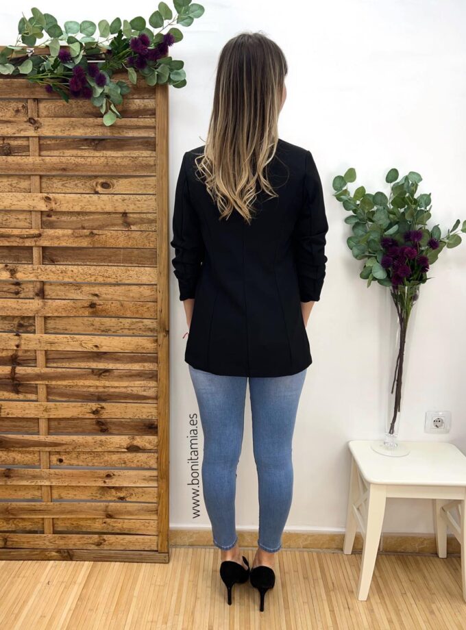 Blazzer fruncida negra