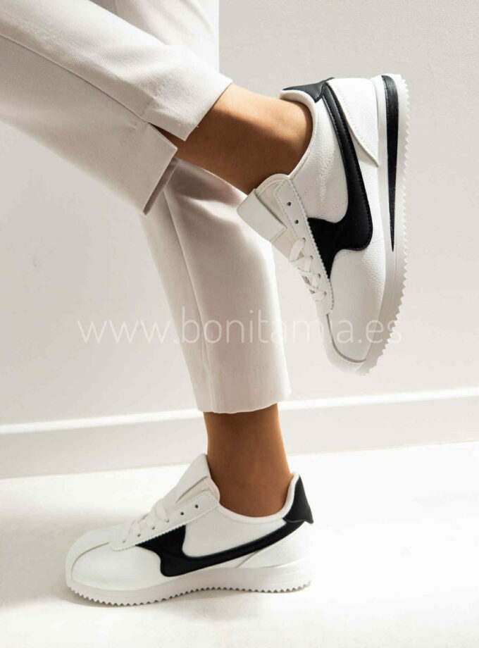 Deportiva line blanca
