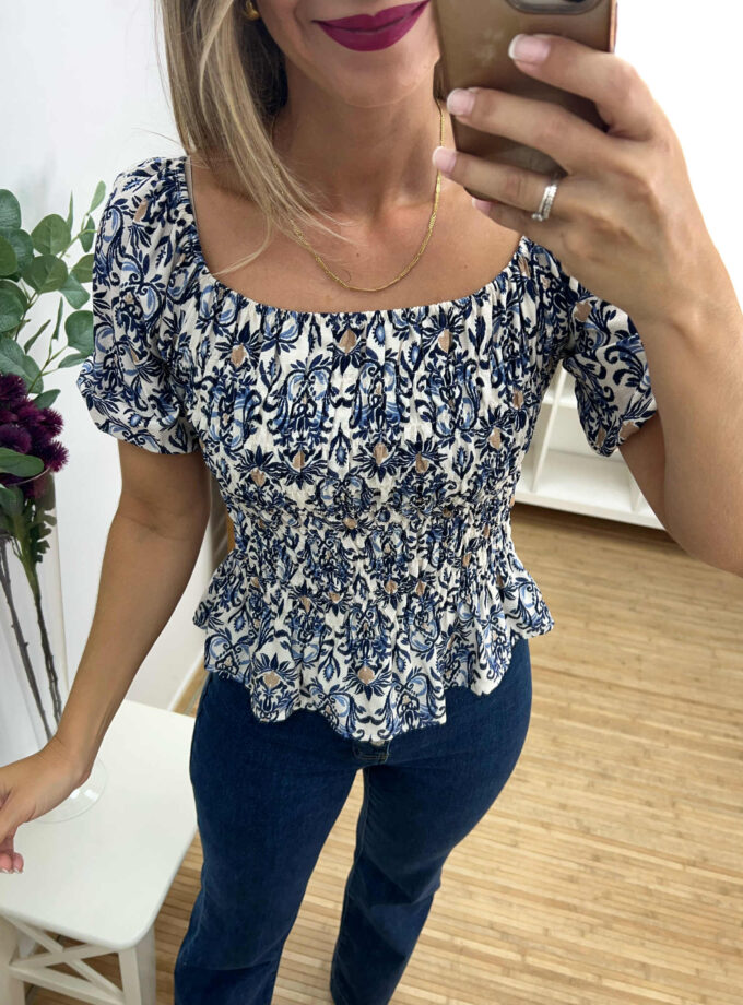 Top estampado azul