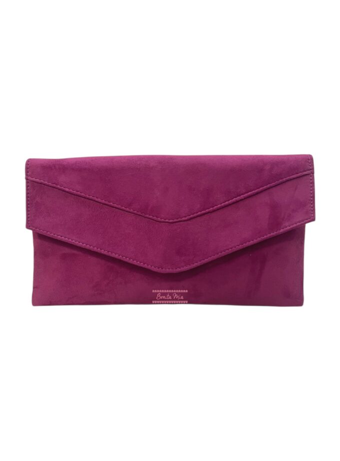 Bolso sobre buganvilla
