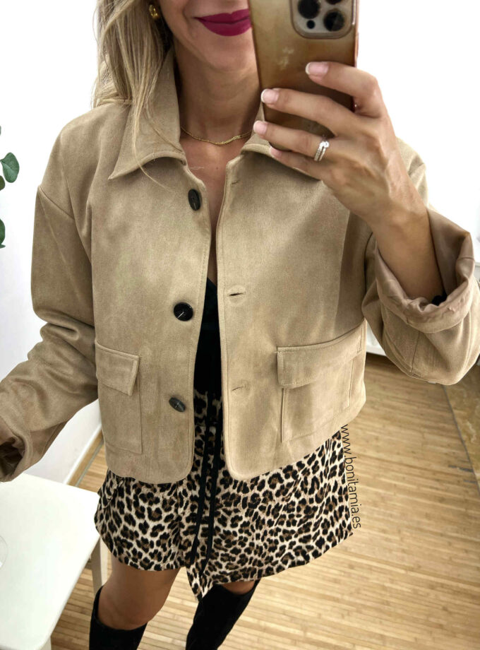 Chaqueta antelina beige