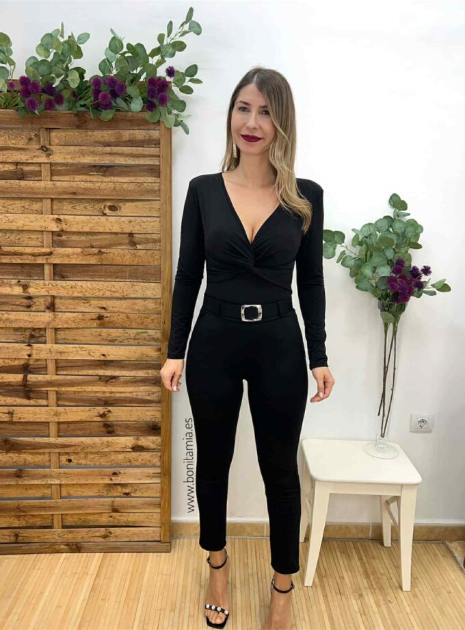 Pantalón negro cinturón