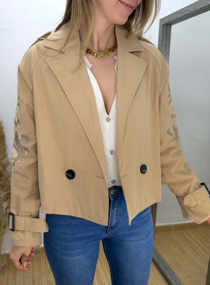 Chaqueta bordada camel