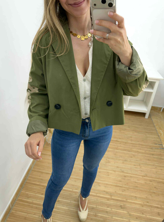 Chaqueta bordada verde