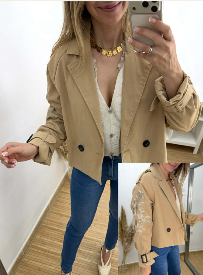 Chaqueta bordada camel