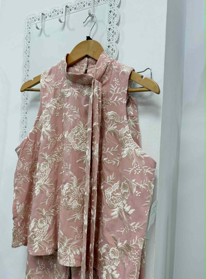 Conjunto bordado rosa