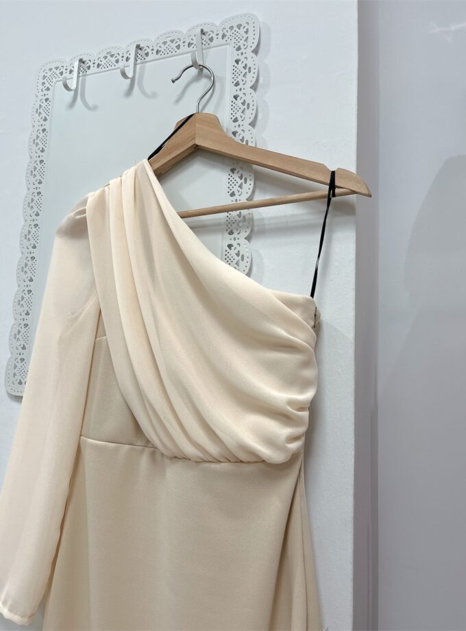 Vestido asimétrico beige