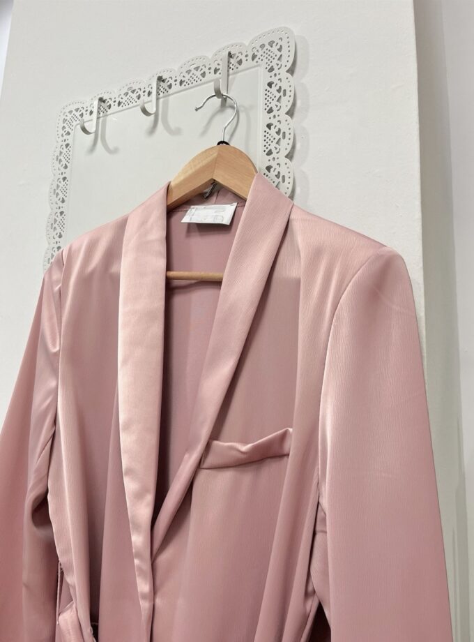 Traje satinado rosa
