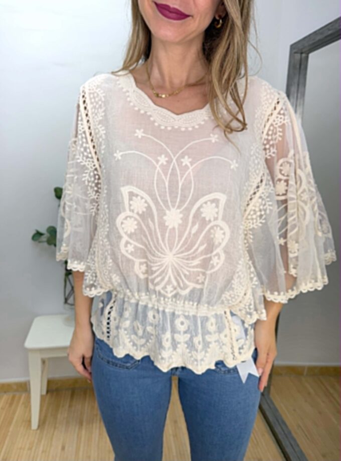 Blusa romantic beige