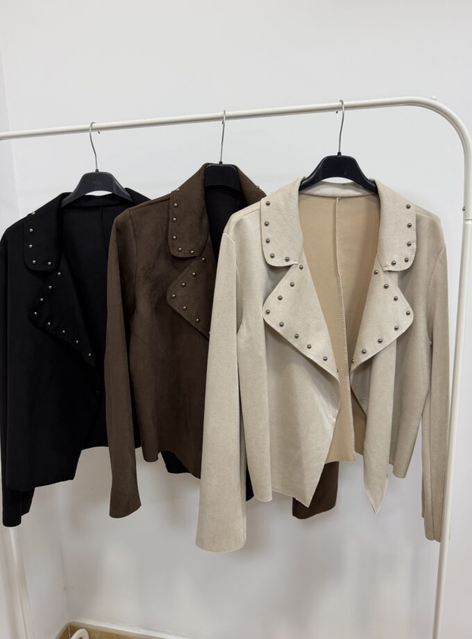 Chaqueta tachas negra